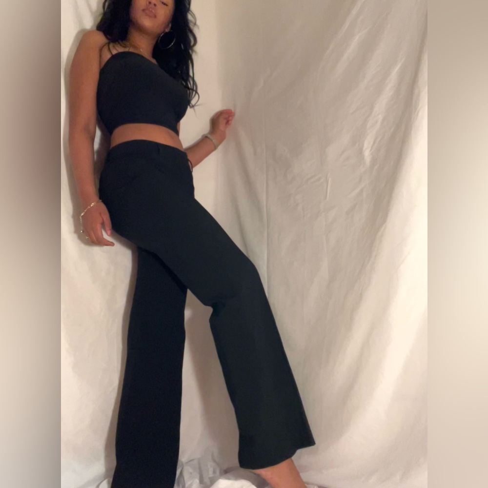 Low Rise Perfect Trouser Size: 2L WASIT IS 29in Wide Leg